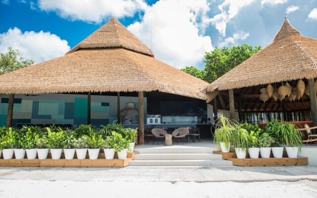 Отель Renaissance Aruba Resort & Casino вид на фасад