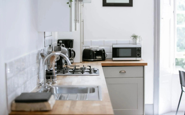 Spacious, Quiet and Central Apartment With Parking