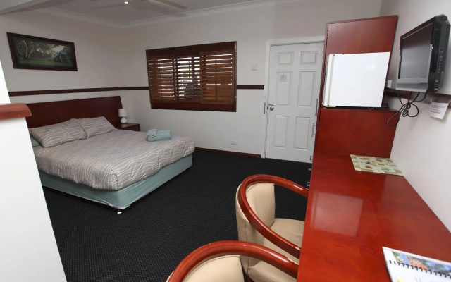 Across Country Motel and Serviced Apartments