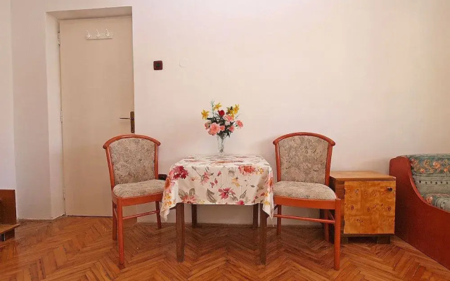 Apartment 860