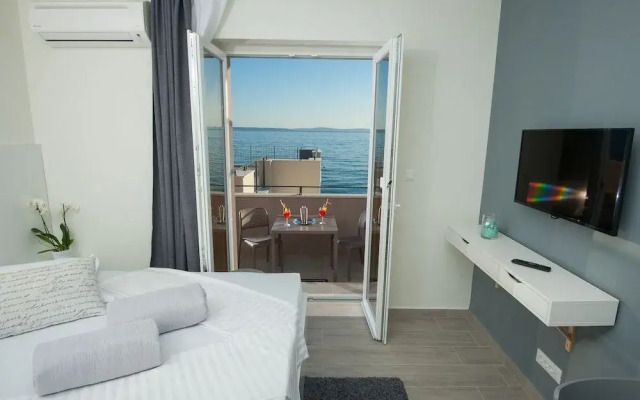 Seaside Luxury Suites