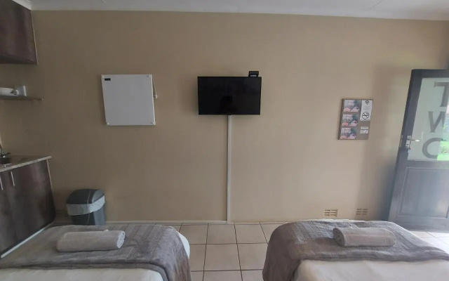 DeLutz Overnight Accommodation Room 2