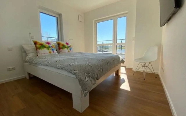 "penthouse Apartment on the Water"