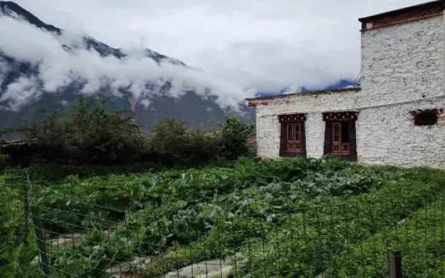 Danba County Mangui Mountain Residence Homestay