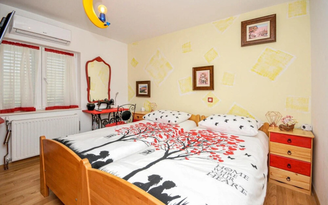 Awesome Home in Trogir With 4 Bedrooms, Jacuzzi and Sauna