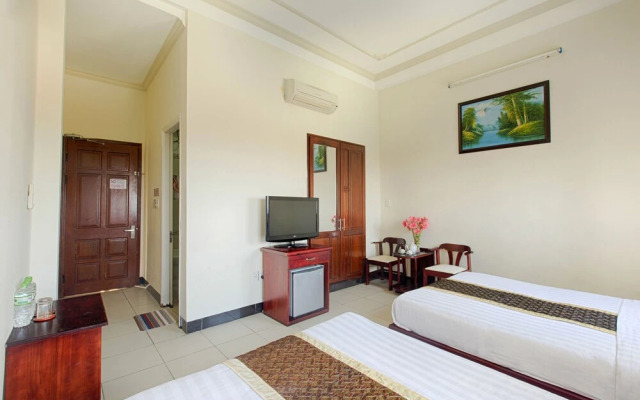 Green Moon Beach Hostel