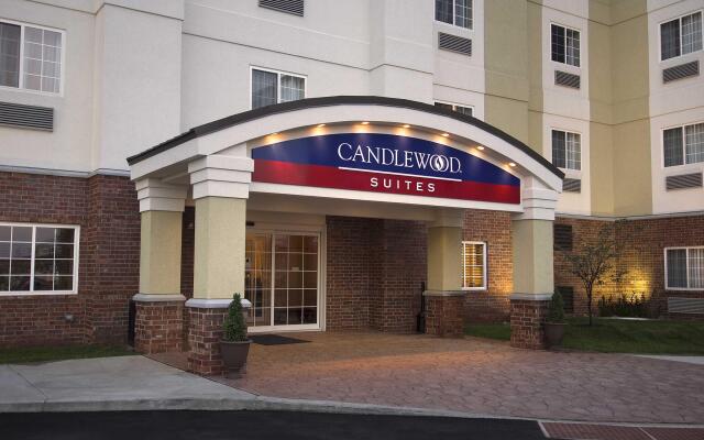 Отель Candlewood Suites Lafayette вид на фасад
