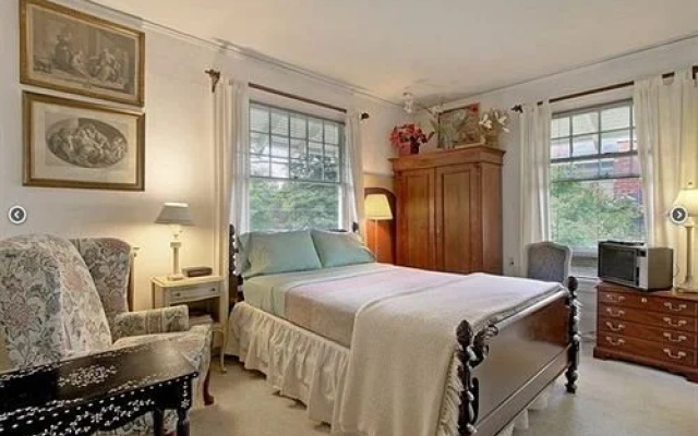 Bed & Breakfast on Broadway