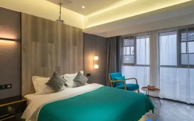 Moye Light Luxury Hotel (Wuyi Square IFS International Financial Center)
