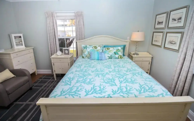 Colony Beach Club 223