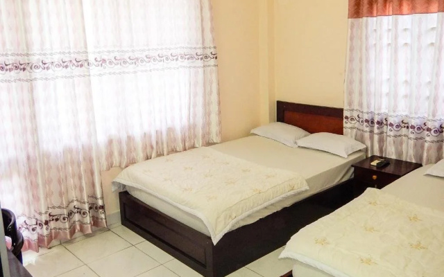 Yellow Hotel