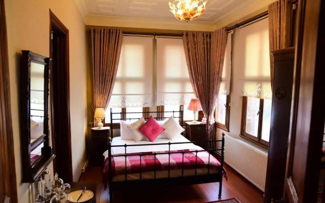 Ottoman Suites by Seratonin