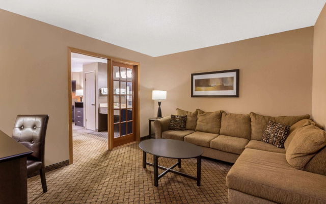 AmericInn by Wyndham Hartford WI