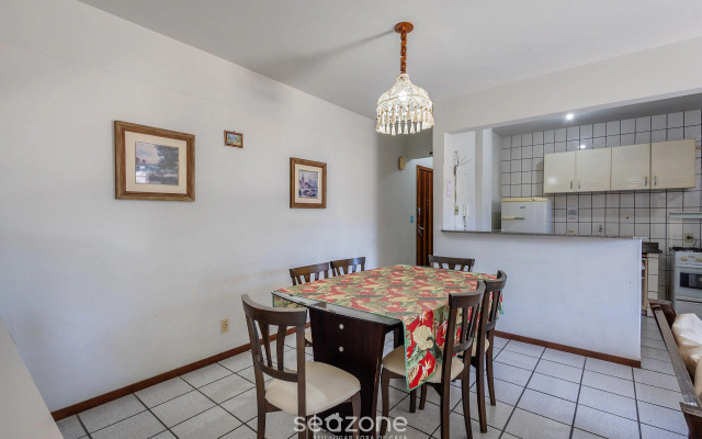 Apto 2Q 180m da praia com Garagem ERU032