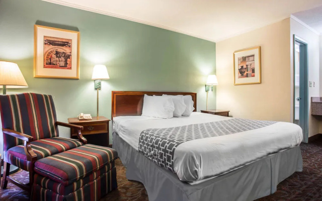 Rodeway Inn & Conference Center