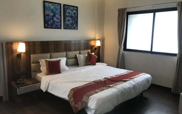 Popular Hotel