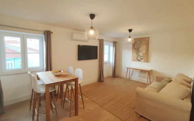 Lisbon Skyline Apartment by Misha s Place 5E