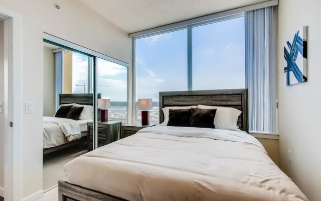 Perfect 2 BR2 BA Luxury Bldg