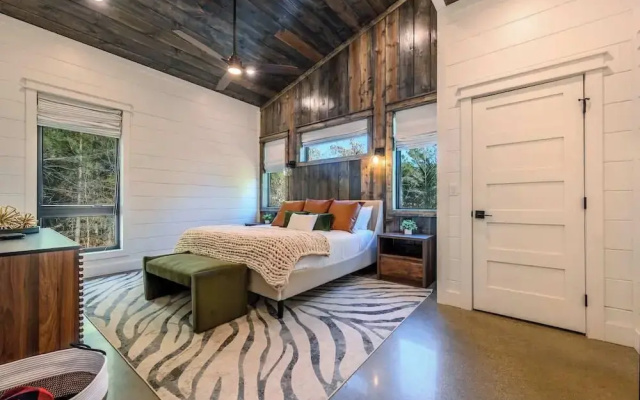 CABIN - Near BLACK MOUNTAIn