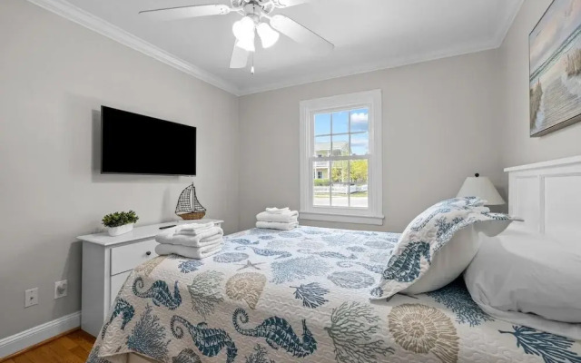 Creek Watch 4 Bedroom Home by RedAwning
