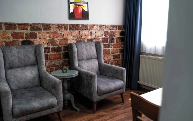 Aram Kerasi Rooms
