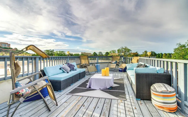 Deck, Putting Green & Views: Albuquerque Oasis