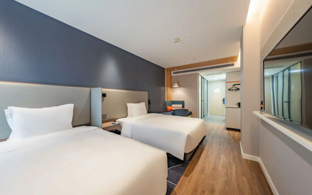 Отель Holiday Inn Express Shanghai Expo Centre