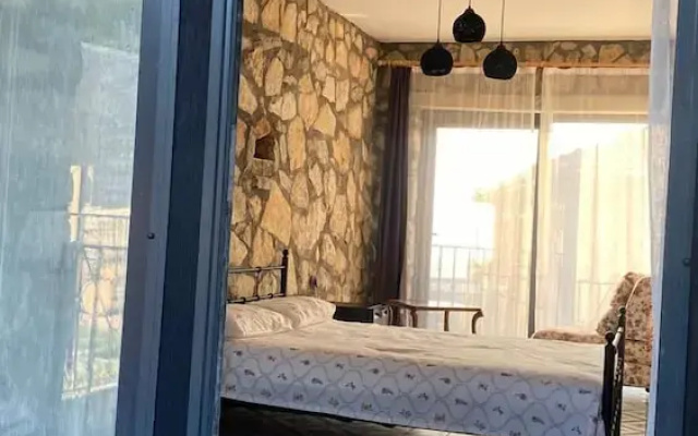 Nur Karen Taş Konak