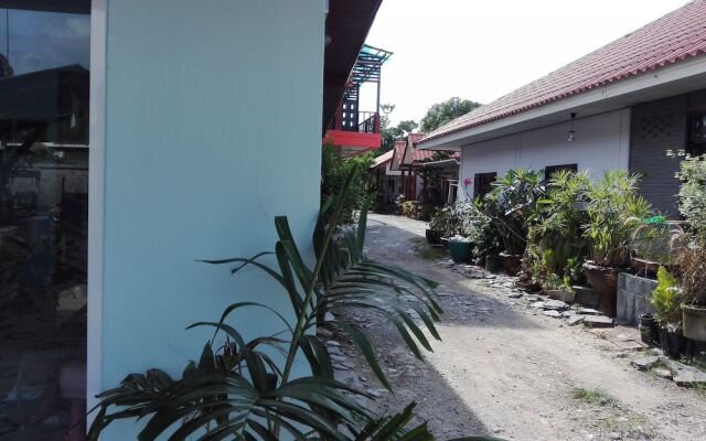 Отель Pattana House Таиланд, Ланта - отзывы, цены и фото номеров - забронировать отель Pattana House онлайн вид на фасад