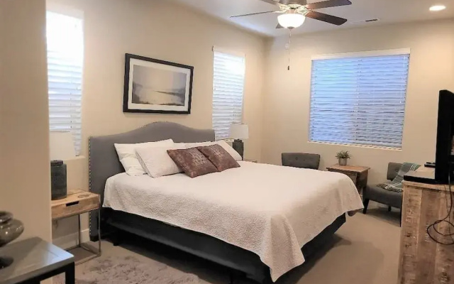2 Units Reunion Property 7 Bedroom Home