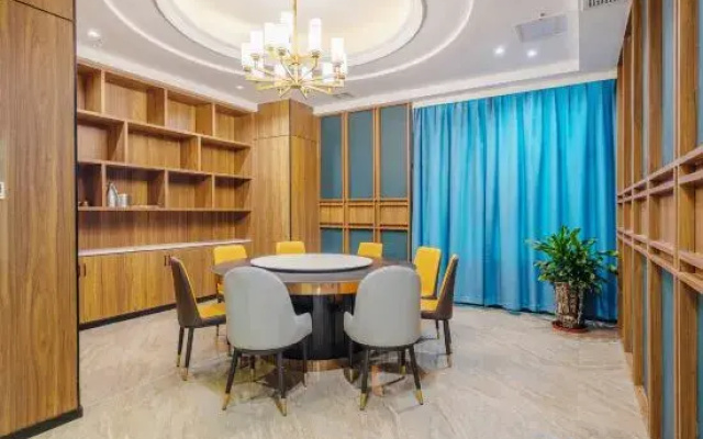 Shishi Laiya Fortune Hotel (Quanzhou South Railway Station)