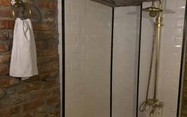 Bathroom · Kutaisi — photo 15