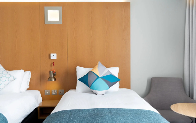 Holiday Inn London - Luton Airport by IHG