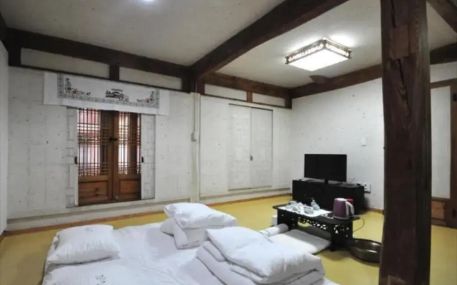 Gallery Jin Hanok Guesthouse
