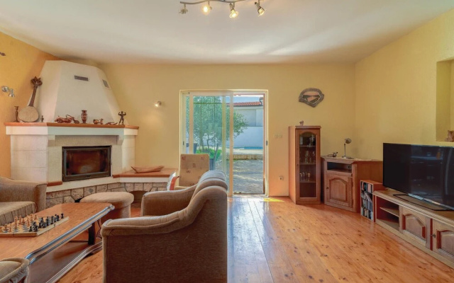 Amazing Home in Jezera With Wifi and 2 Bedrooms