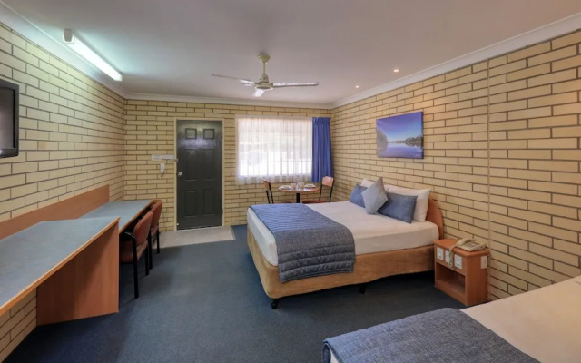 Riverland Motor Inn & River's Restaurant