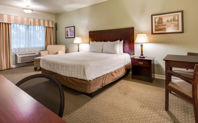 Best Western Plus Bayshore Inn