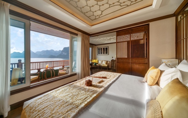 Heritage Line Ylang Cruise – Ha Long Bay & Lan Ha Bay