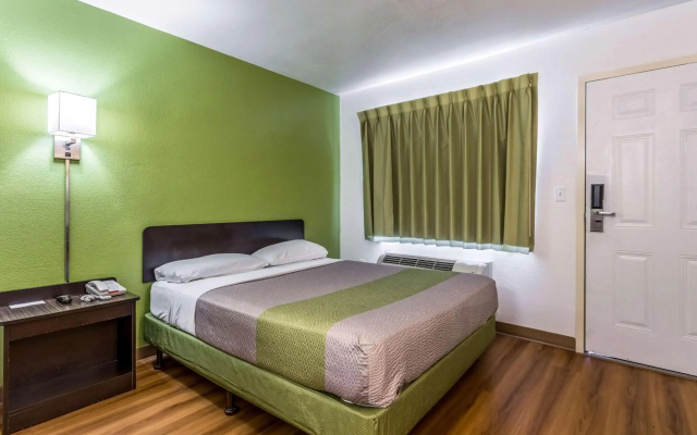 Motel 6 El Paso, TX - East