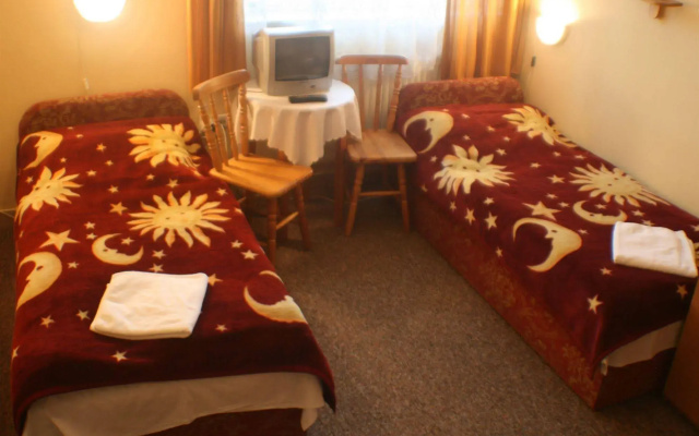 Hotel Daisy Budget