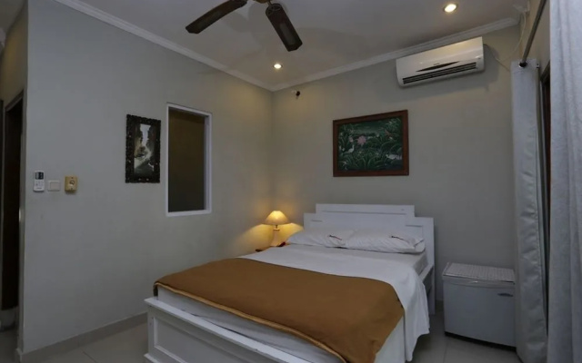 RedDoorz near Pantai Double Six