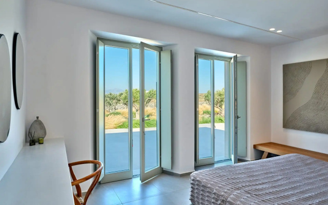 Monogram Travel Paros