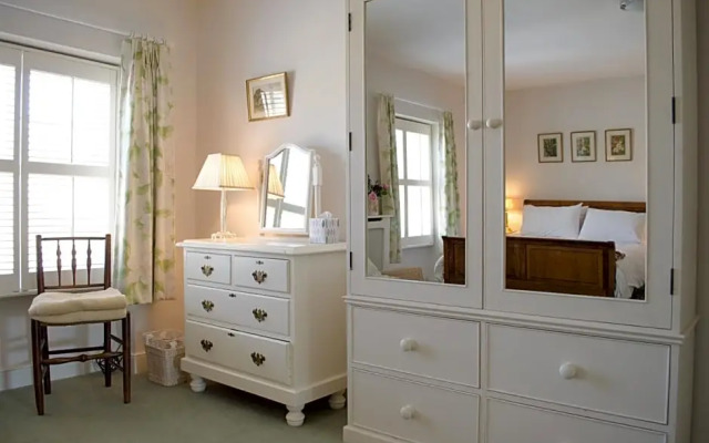 The Hollies Bed and Breakfast