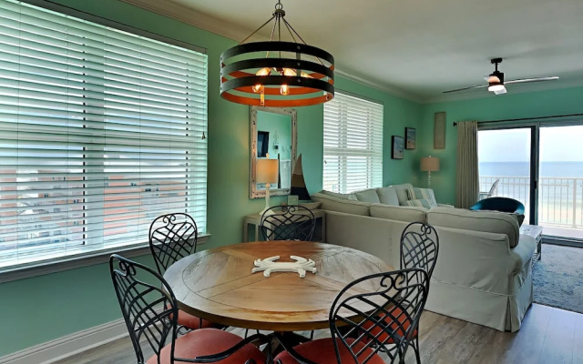 Crystal Shores by Southern Vacation Rentals