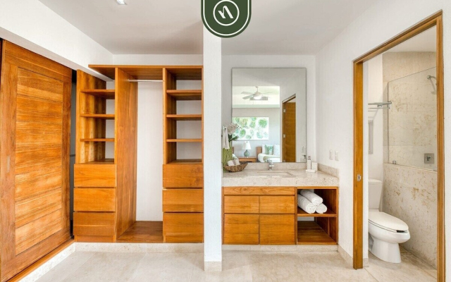 Luxury 4 BR Condo - Amazing Bay View - Pool