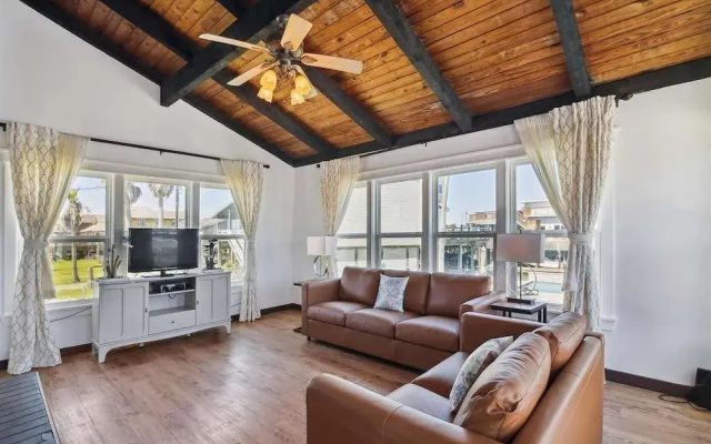 Tranquil Waters by Ryson Vacation Rentals