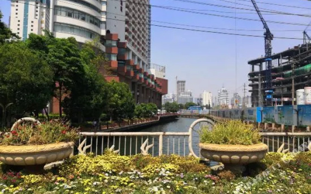 Mingchun Garden Hot Spring Resort Hotel (Kunming University Fukang City Shopping Mall Branch)
