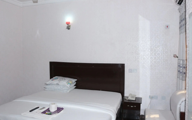 Grand Decent Hotel and Suites
