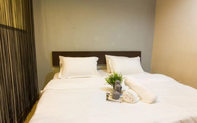 Three Top Hotel