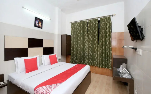 Collection O 12986 The Red Hotel